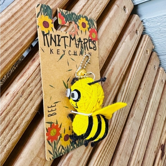 Knitmares Keychain Bumble Bee Bumblee Knit Key Chain New Purchase Charm Buzz - Picture 3 of 9
